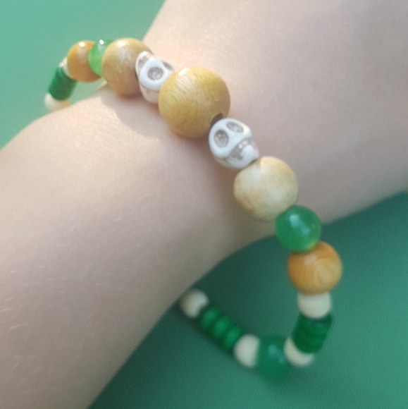 💀 Emerald Green Skulls Bracelet - Picture 2 of 4